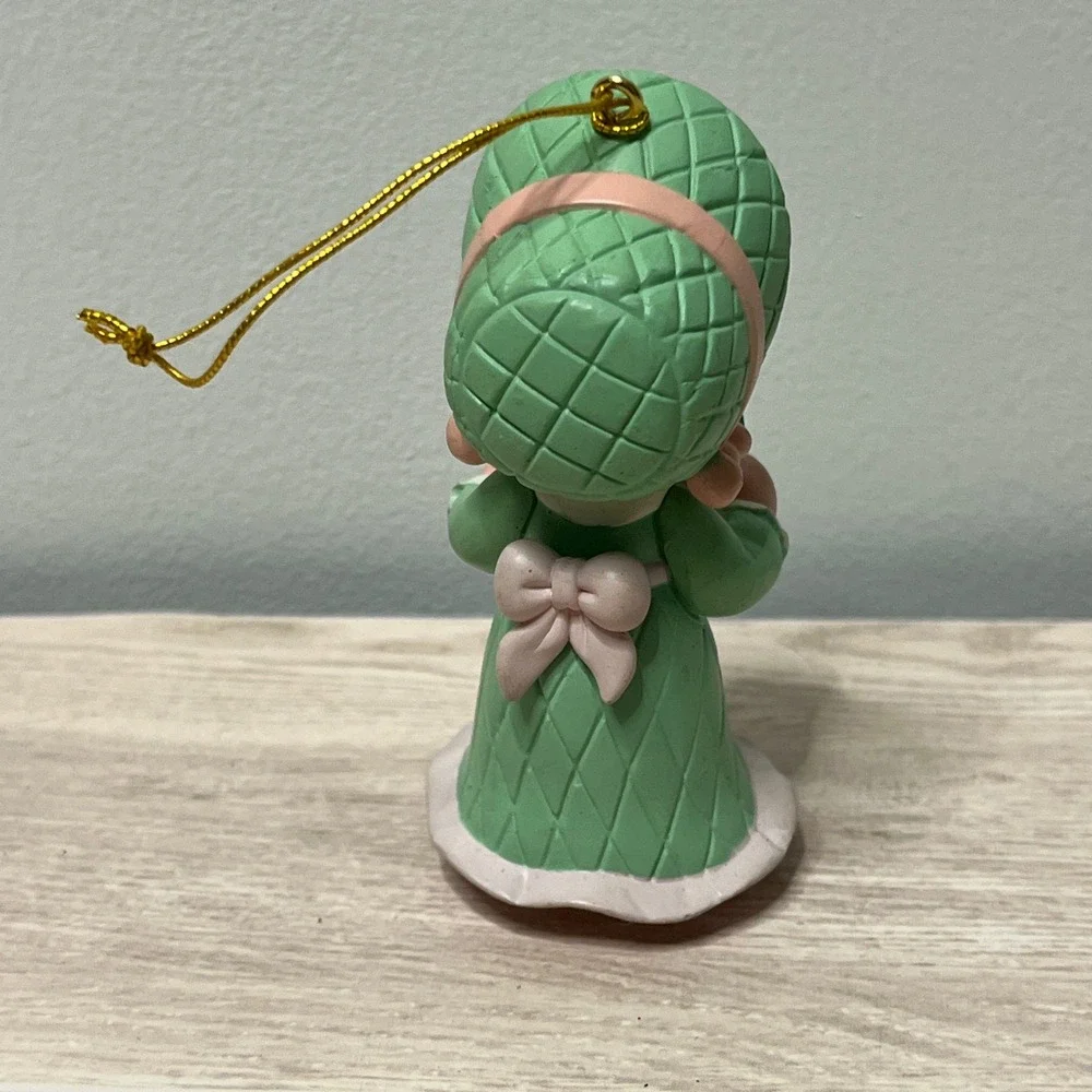 Precious Moments 1995 Caroler Girl Ornament Holding‎ Book Christmas Figurine